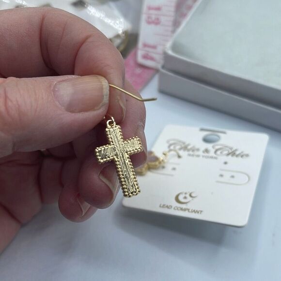 NWT Chic & Chic shimmering druzy quartz cross in opal pink earrings. - Picture 5 of 7